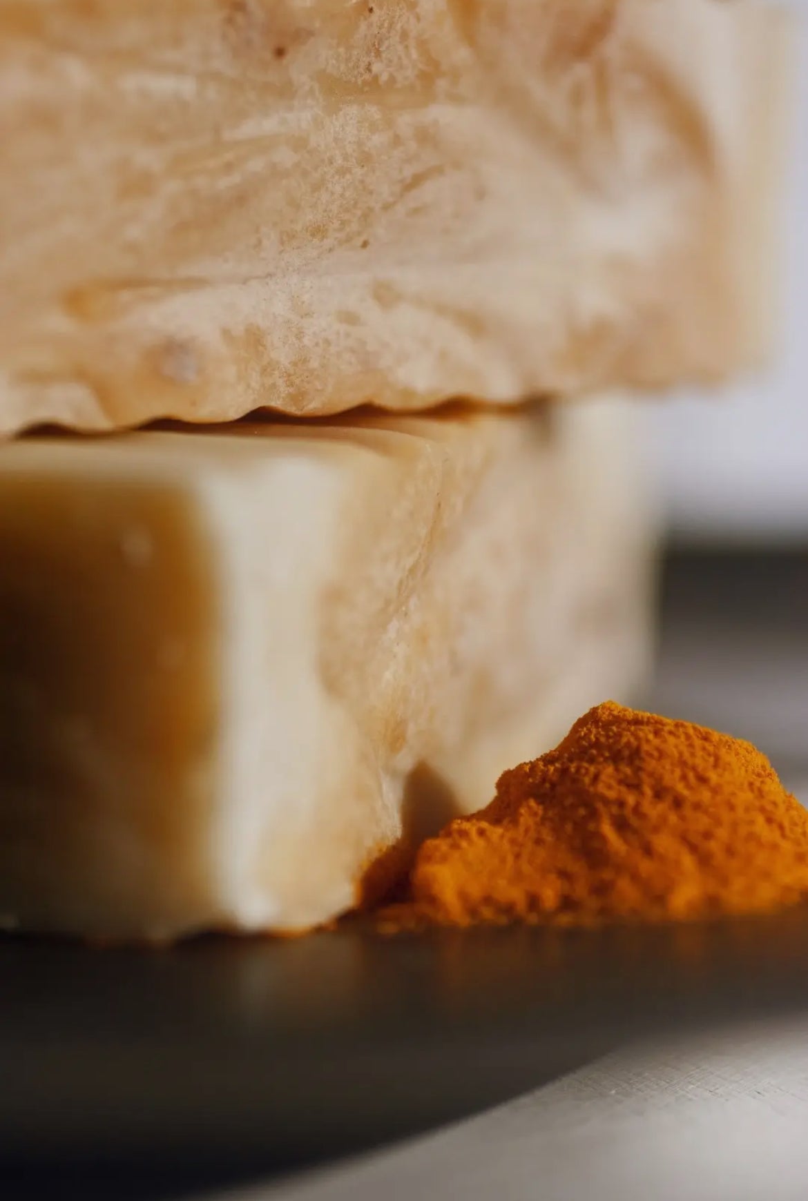 Used in Ayurvedic medicine for its antiseptic and antibacterial properties. Turmeric body soap contains both turmeric essential oil and organic turmeric powder swirls to give you the full benefits of this wonderful herb.