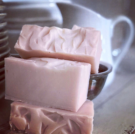 Capri Organic Soap has a clean, fresh aromatic blend of grapefruit and lavender.