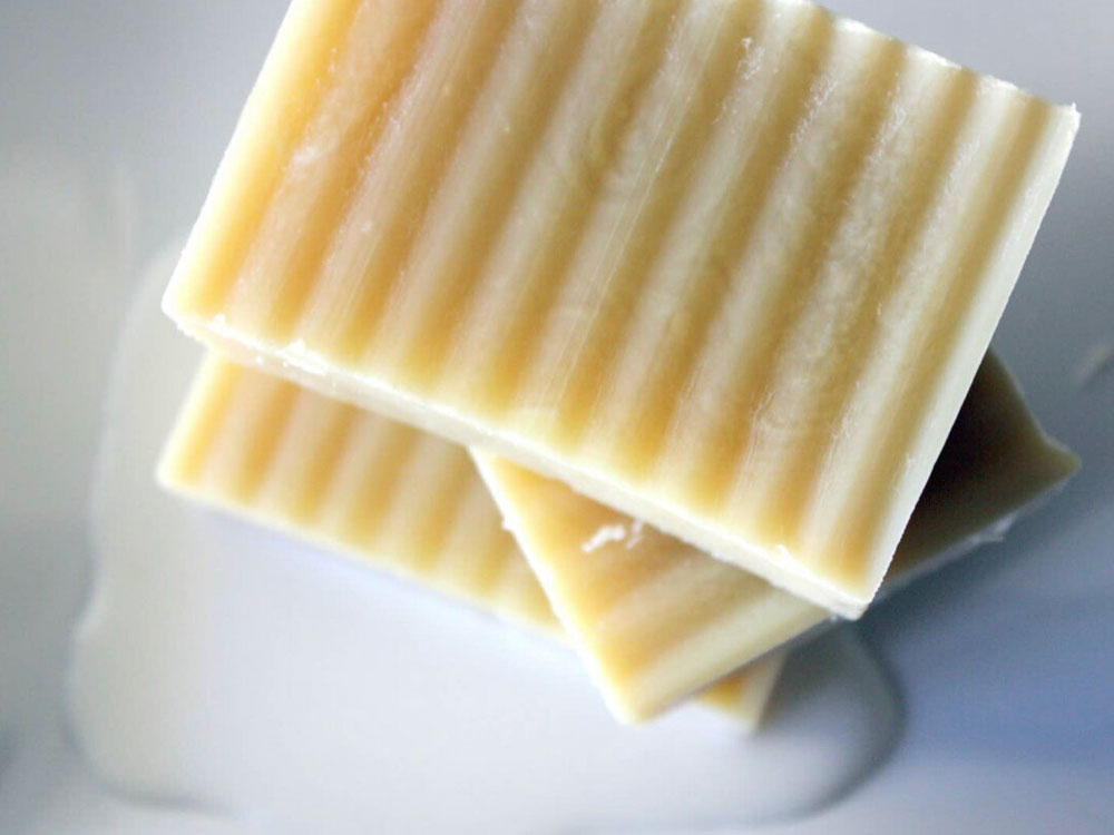 This Coconut Milk Thai Lime Organic Shampoo Bar is made with a luxurious coconut milk, organic cocoa butter, and Thai lime leaf essential oil. Infused with certified organic oils makes this organic shampoo bar cleansing and extra conditioning